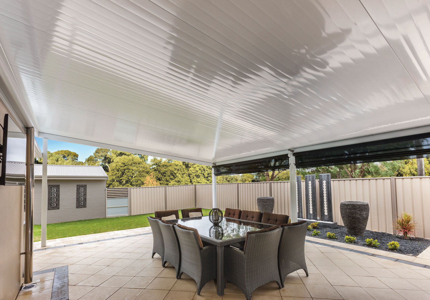 Stratco Cooldek skillion outdoor covering at rear of home