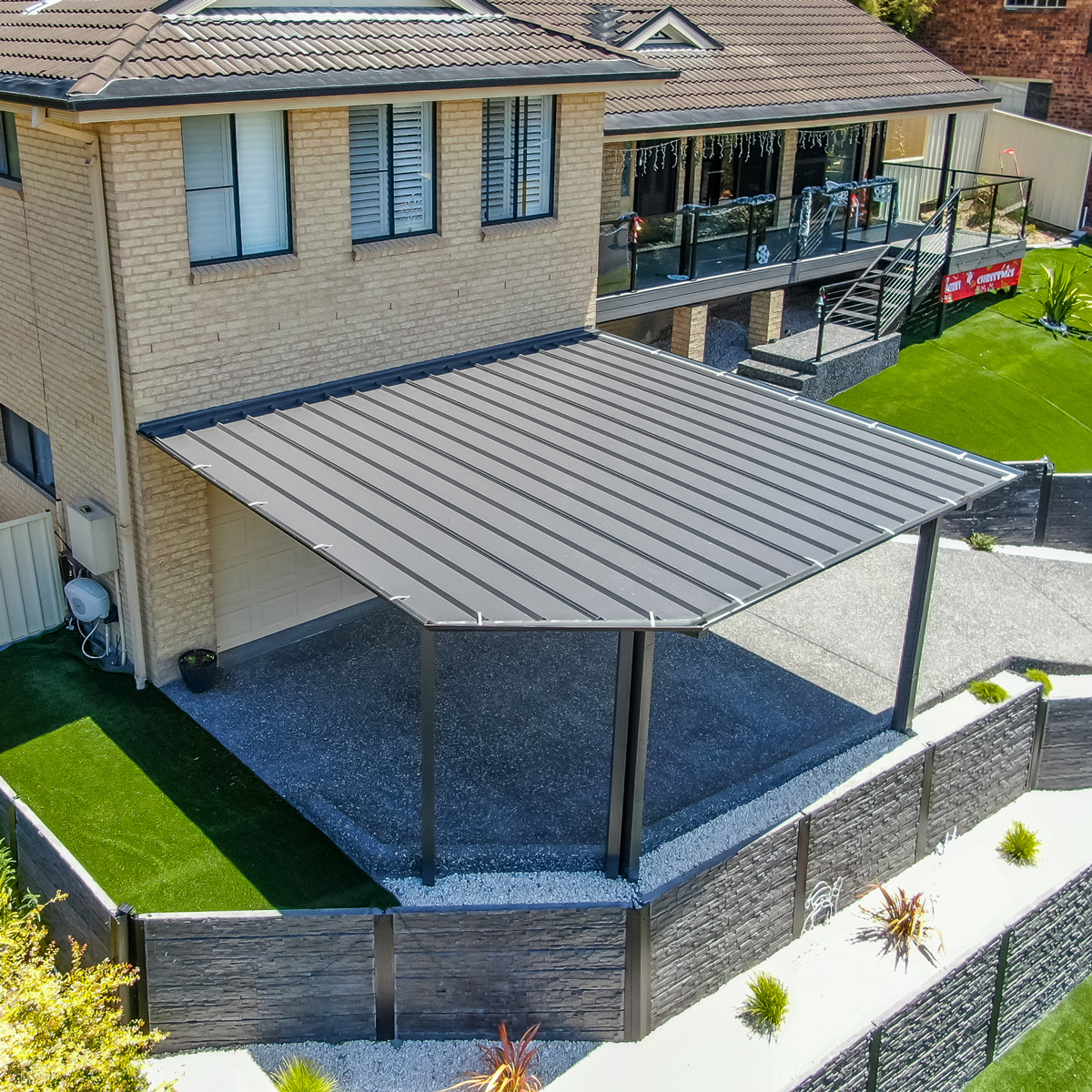Stratco Cooldek skillion outdoor covering at rear of home